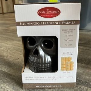 NIB Full Size Skull Illumination Fragrance Warmer
